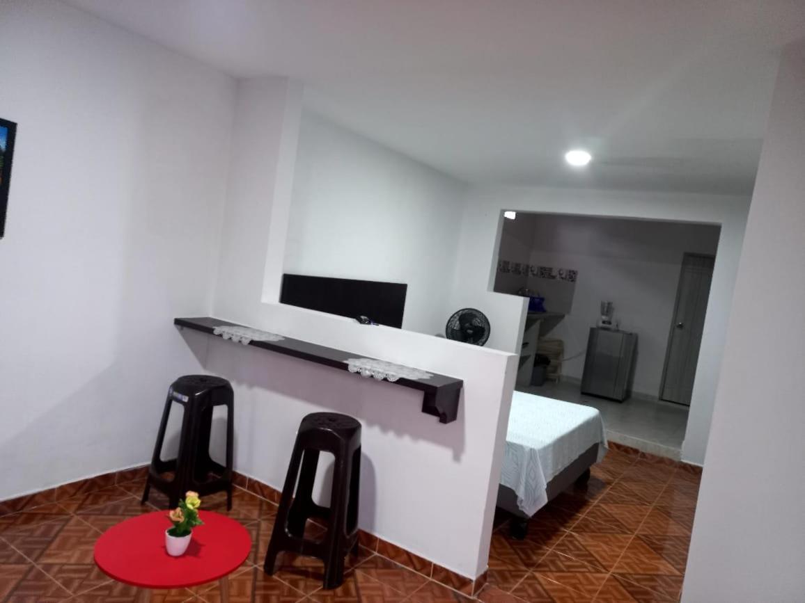 Apartaestudios El Jardin Cali Δωμάτιο φωτογραφία